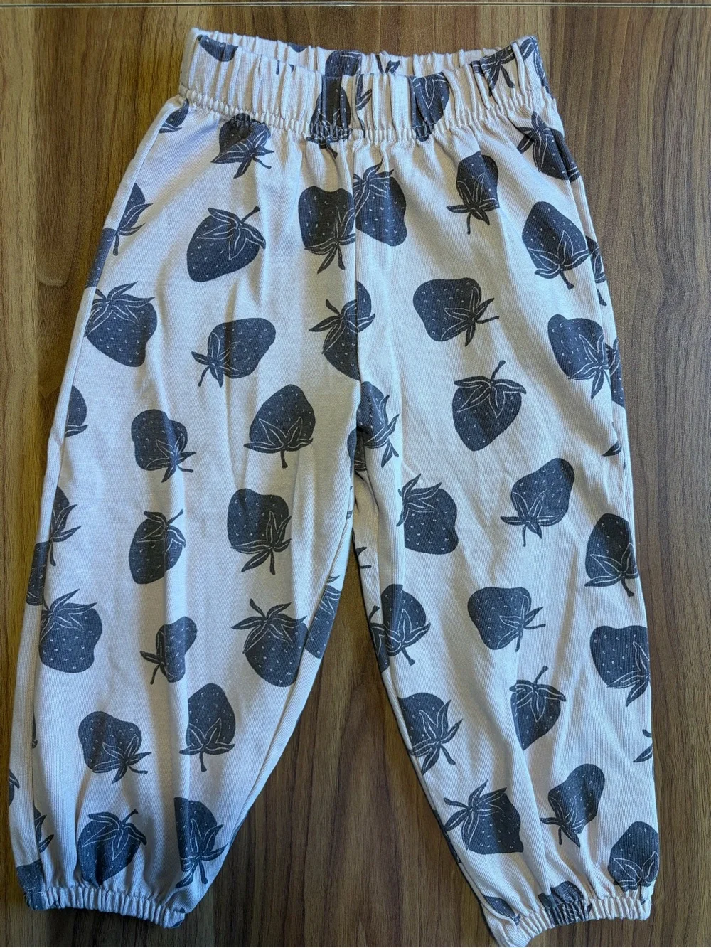 Zara 4Y Strawberry Jogger Set